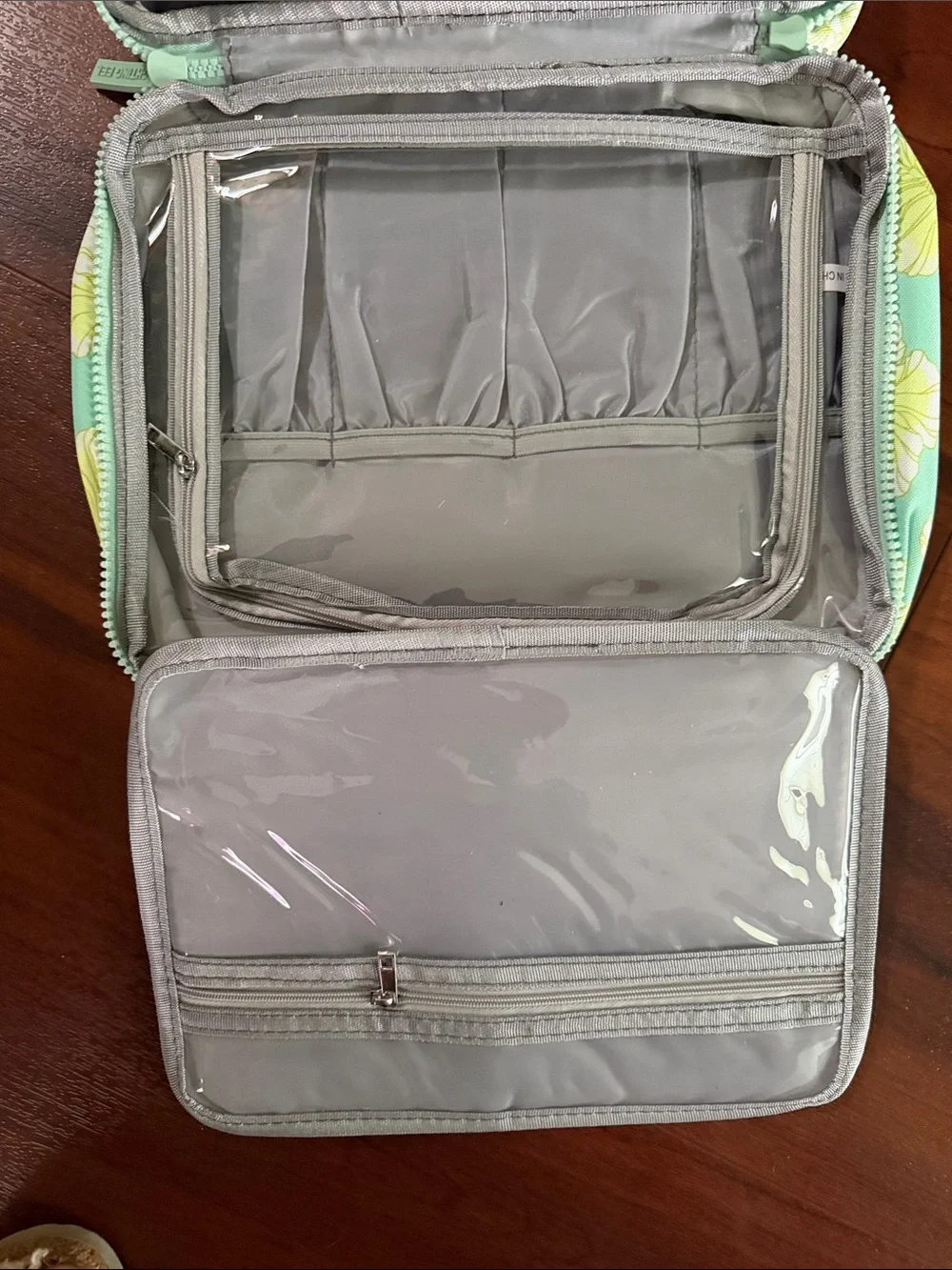 NWOT Fighting Eel Starfruit Summer Hibiscus Toiletries Bag